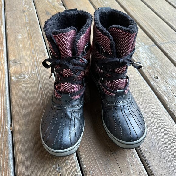 EUC Sorel Tivoli Lace-Up Berry/Black Waterproof Duck Boots in Women's 11/EU 42 - Picture 1 of 13